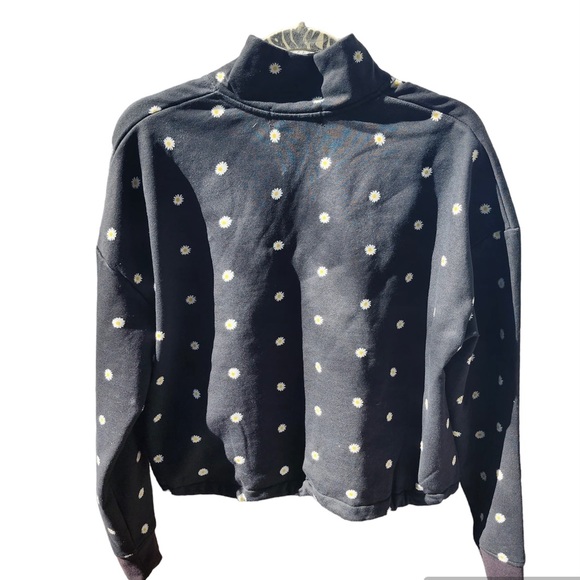 Petals & Peacock - Daisy garden black quarter zip sweater -  Medium - Picture 5 of 5